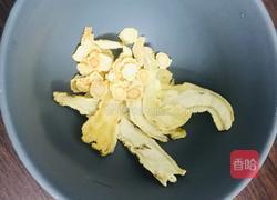 红枣枸杞党参乌鸡汤的做法图解4