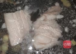 家常五花肉炒辣椒的做法图解2