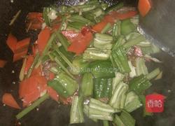 家常五花肉炒辣椒的做法图解6