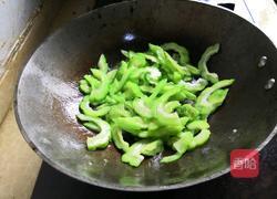 苦瓜炒鱿鱼的做法图解16