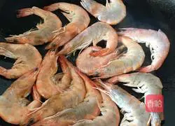 Illustration of braised prawns in oil 4