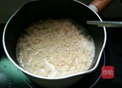 火腿肠香辣炒面的做法图解4