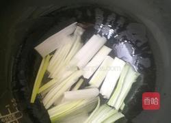 电饭锅闷鸡腿的做法图解3