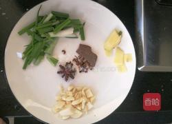 排骨炖豆角焖面的做法图解2