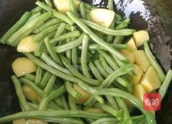 排骨炖豆角焖面的做法图解11