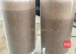 Illustration of how to make dragon fruit banana milkshake 6