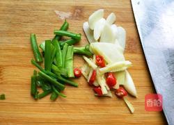 苦瓜炒鸡蛋（内附苦瓜不苦的小秘诀）的做法图解4