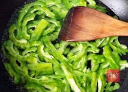 苦瓜炒鸡蛋（内附苦瓜不苦的小秘诀）的做法图解7