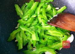 苦瓜炒鸡蛋（内附苦瓜不苦的小秘诀）的做法图解11