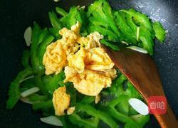 苦瓜炒鸡蛋（内附苦瓜不苦的小秘诀）的做法图解13