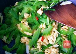 苦瓜炒鸡蛋（内附苦瓜不苦的小秘诀）的做法图解16