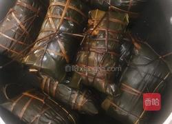 广式四角咸肉粽的做法图解17