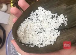 广式四角咸肉粽的做法图解9