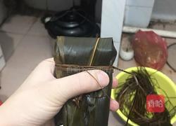广式四角咸肉粽的做法图解16