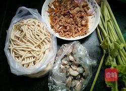 芹菜海蛎肉片面的做法图解1
