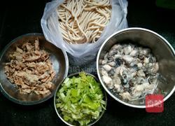 芹菜海蛎肉片面的做法图解2