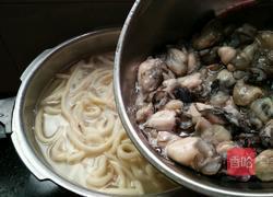 芹菜海蛎肉片面的做法图解7