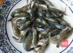 抱仔虾蒸六月黄的做法图解1