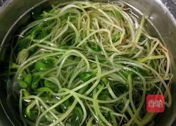 炝拌黑豆苗的做法图解4