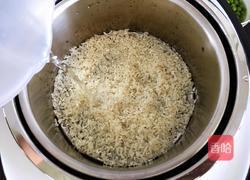 杏鲍菇腊肠焖饭的做法图解4