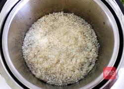 杏鲍菇腊肠焖饭的做法图解5