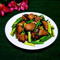 蒜薹炒腊肉的做法[图]