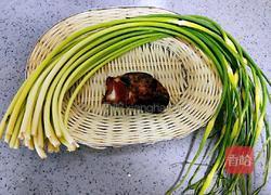 蒜薹炒腊肉的做法图解1