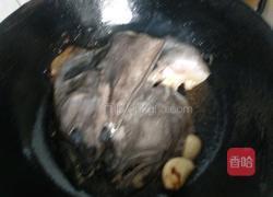 红焖碟鱼头的做法图解3