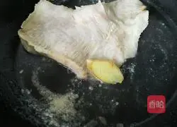 Illustration of how to make roasted pork with dried bamboo shoots 1