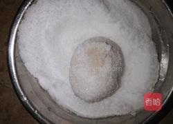 流油咸鸭蛋的做法图解3