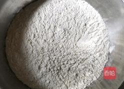 电饼铛小面包的做法图解1