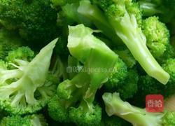 创新虾米黄花西蓝花的做法图解1