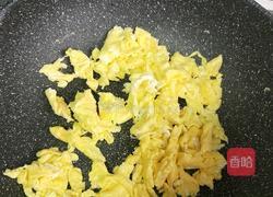 芹菜炒鸡蛋的做法图解4