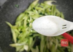 芹菜炒鸡蛋的做法图解8