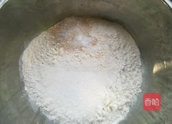 奶香发面千层饼的做法图解1