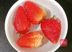 草莓香蕉奶昔的做法图解1