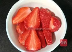 草莓香蕉奶昔的做法图解2