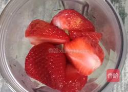 草莓香蕉奶昔的做法图解5