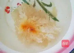 Illustration of how to make purple sweet potato and white fungus soup 1