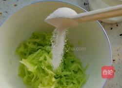 黄瓜丝鸡蛋饼的做法图解2