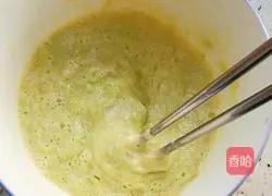 Illustration of how to make cucumber egg pancake 7
