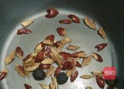 桂圆红枣红糖炖蛋的做法图解2