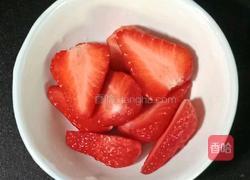 蓝莓草莓奶昔的做法图解2