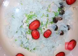 红枣雪耳枸杞糖水的做法图解2