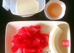 西瓜香蕉奶昔的做法图解1