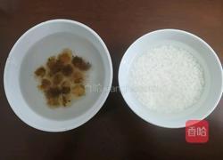 冰镇桃胶红糖粥的做法图解1