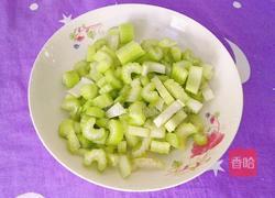爽口芹菜圣女果的做法图解2