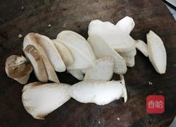 杏鲍菇炒腊肉的做法图解3