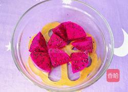 火龙果牛奶煎饼（花形）的做法图解2