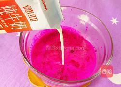 火龙果牛奶煎饼（花形）的做法图解4